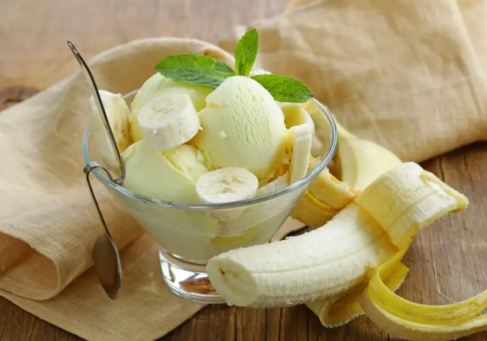Lody z bananów: Prosty przepis na kremowy, zdrowy deser