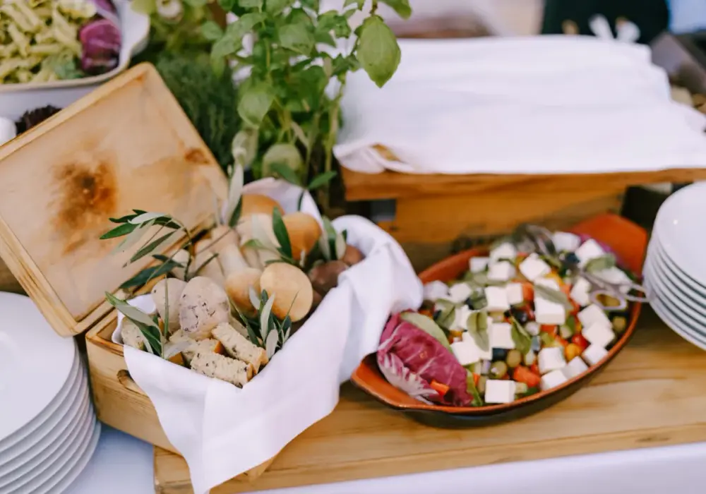 Ile kosztuje catering na wesele? Poznaj ceny i ukryte koszty