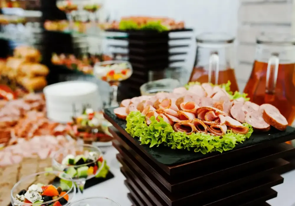 Ile kosztuje catering na urodziny? Ceny, które Cię zaskoczą