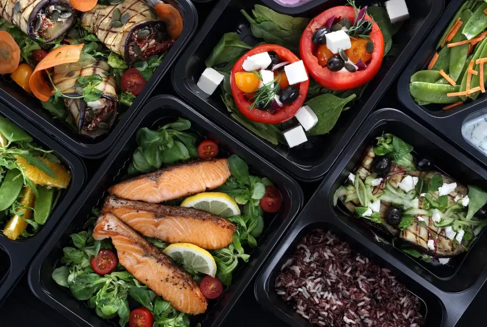 Ile kosztuje catering na 50 osób – poznaj ukryte koszty i ceny