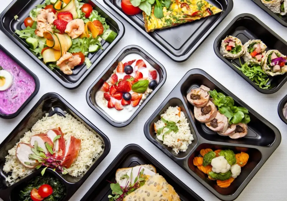 Catering przeciwzapalny: Jak wybrać najlepszą dietę pudełkową?