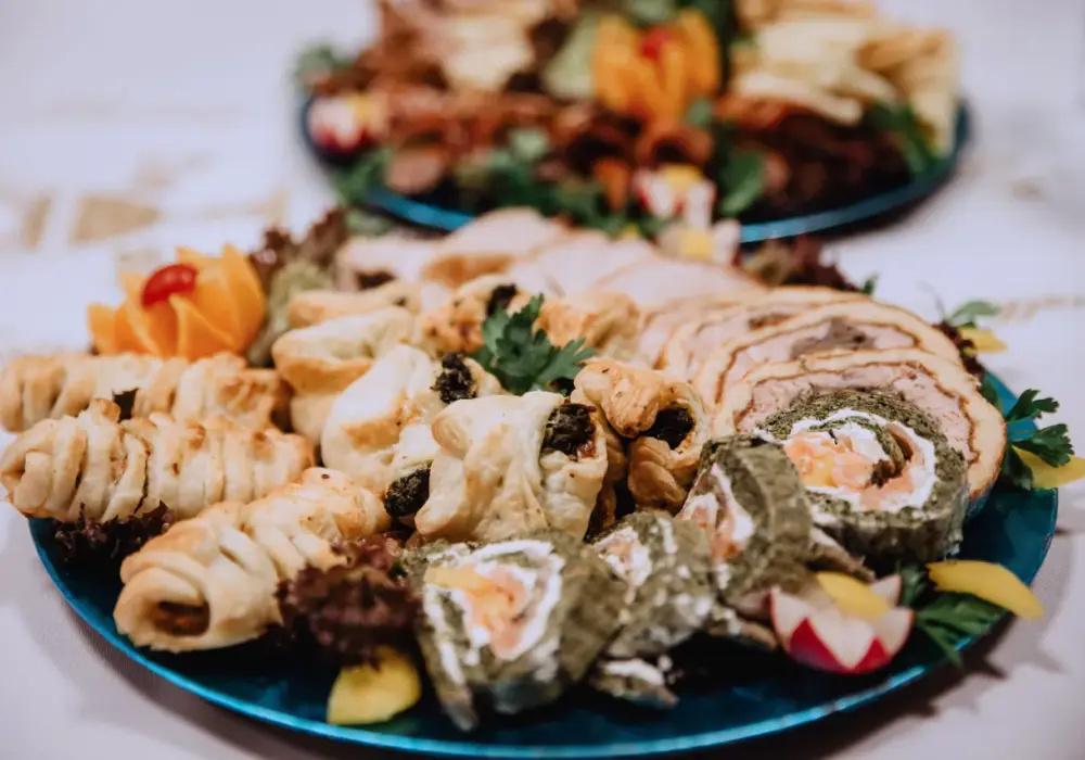 Ile kosztuje catering na Wigilię? Ceny, które mogą Cię zaskoczyć