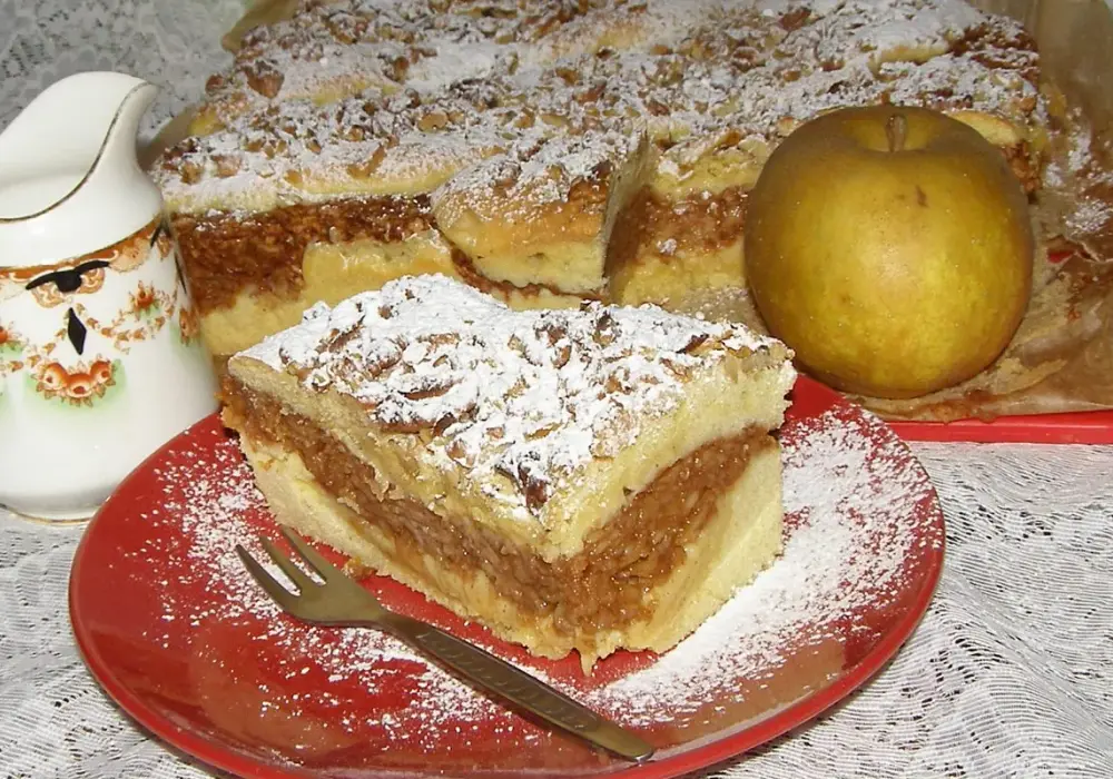 Pyszne ciasto ucierane z jabłkami - prosty przepis na deser