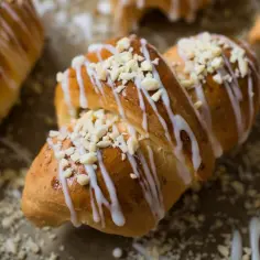 Rogale marcińskie - przepis na idealne ciasto drożdżowe krok po kroku