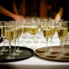Catering co to? Poznaj rodzaje i kluczowe informacje o usługach