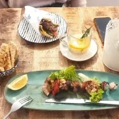 Gdzie na obiad w Katowicach? Odkryj najlepsze miejsca i smaki