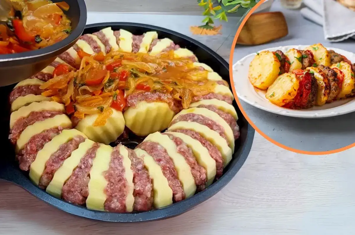 Coś fajnego z mięsa mielonego i ziemniaków, ułożone w okrągłej formie, z warzywami na wierzchu. Obok gotowe danie na talerzu.