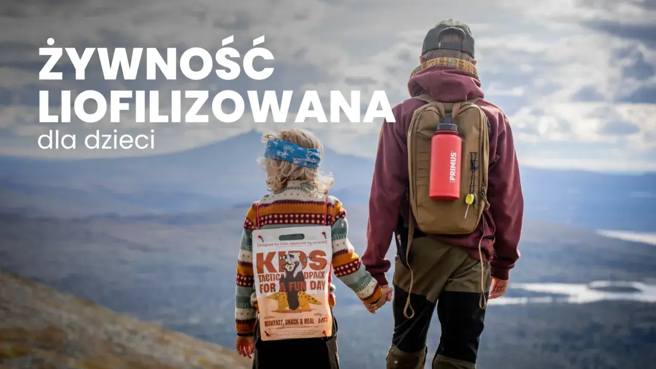 Dzieci z plecakami, gotowe na przygodę. Idealne jedzenie w góry dla dzieci to żywność liofilizowana, lekka i pożywna.