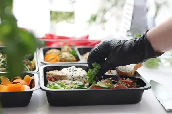 Jak otworzyć catering w domu i uniknąć najczęstszych błędów