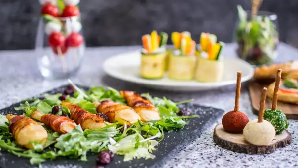 Koszty cateringu w Polsce: Ile zapłacisz za imprezę?