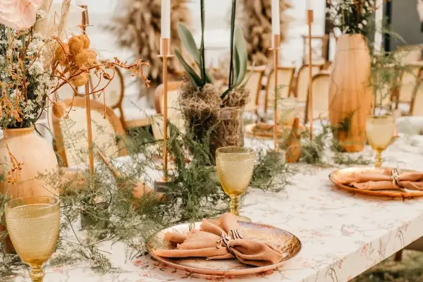 Ile kosztuje catering na imprezę? Sprawdź ceny i ukryte koszty
