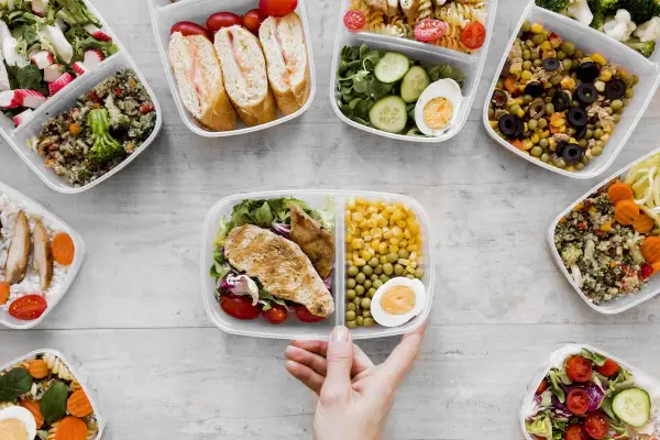 Wybór menu cateringowego: przewodnik po sukcesie Twojej imprezy