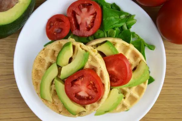 Gofry z ciecierzycy: Zdrowy przepis na chrupiące gofry bez glutenu