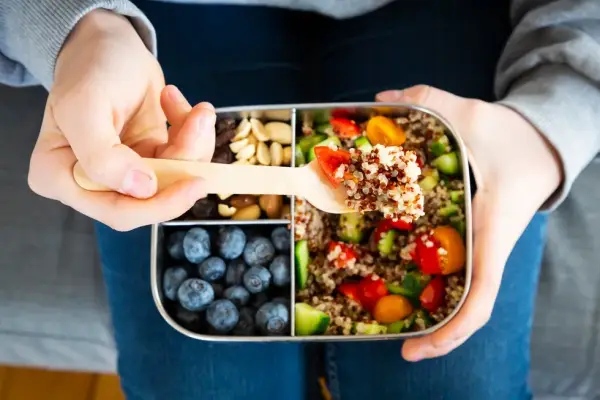 Przekąski które nie tuczą – zdrowe opcje na każdą dietę